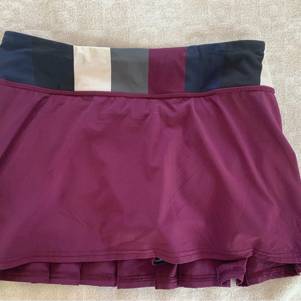 Lulu Lemon - Pace Setter Skort  size 4. Plum with wide vertical stripes waist